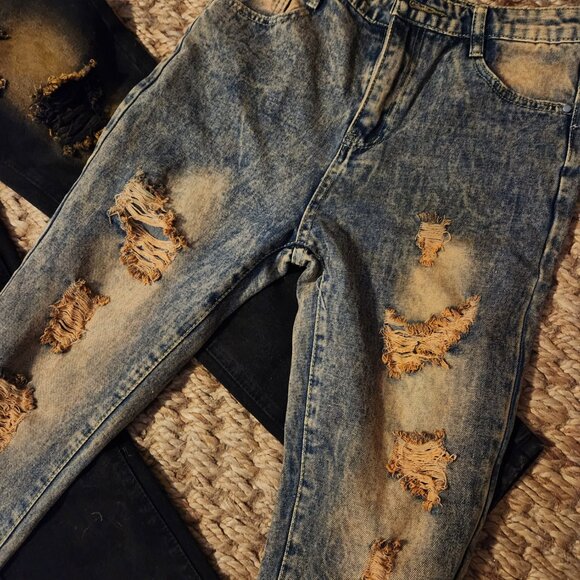 Two pairs of NEW jeans Ripped - Picture 8 of 9